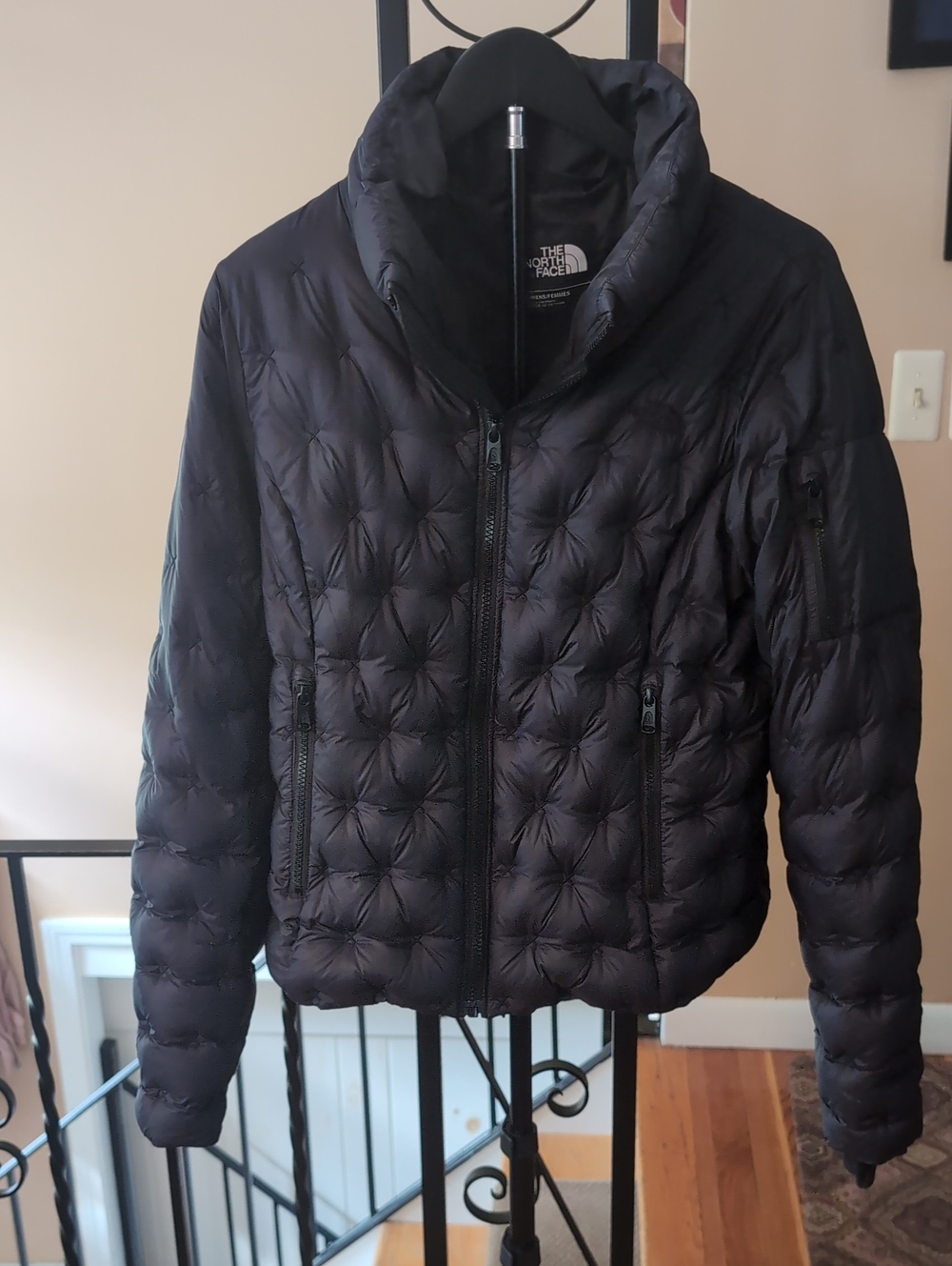 The North Face Holladown Cropped Puffer Jacket - Black Size M